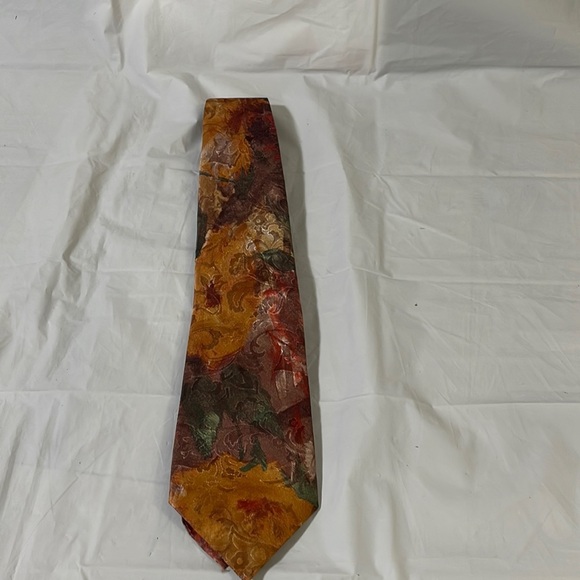 mariani volta Other - Mariano Volta men’s tie in fall colors of green, orange, gold, red 4”W x 58”
